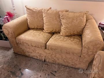 Divano 2 posti in tessuto damascato giallo oro