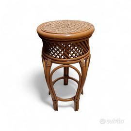 Tre sgabelli in rattan 