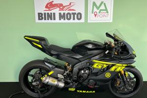 YAMAHA YZF R6 PISTA