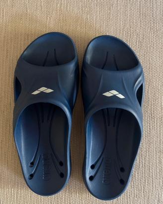 Ciabatte sportive piscina