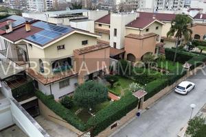 Villa vicina ad aversa con giardino e ascensore