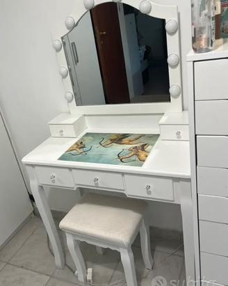 toeletta con specchio e cassetti