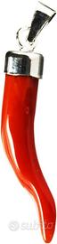 Cornetto portafortuna in corallo rosso e argento