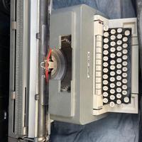 Macchina da scrivere Olivetti