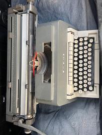 Macchina da scrivere Olivetti