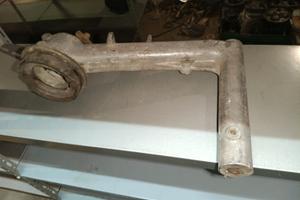 braccio supporto motore vespa faro basso motore