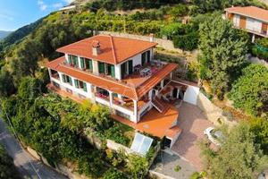 Villa di 538 m² con più di 5 locali e box auto dop