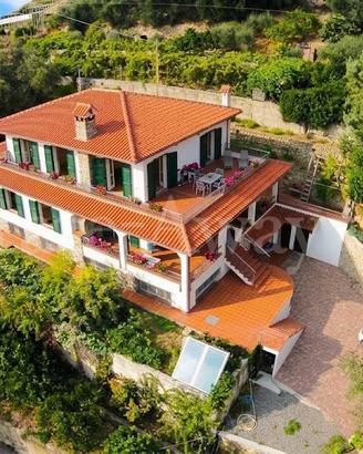 Villa di 538 m² con più di 5 locali e box auto dop