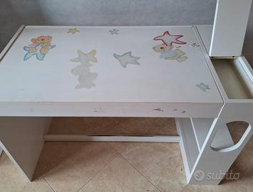 Scrivania bianca 61x96x73 con piano inclinabile