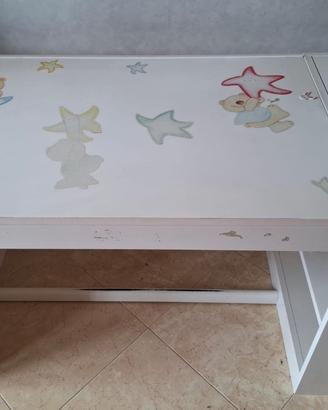 Scrivania bianca 61x96x73 con piano inclinabile