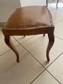Sgabello in legno e pelle 