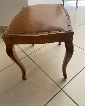 Sgabello in legno e pelle 