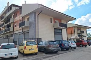 Locale commerciale piano 0 e -1 (500mq tot circa)