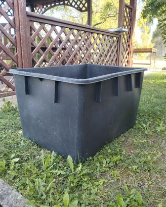 Vasca in plastica resistente