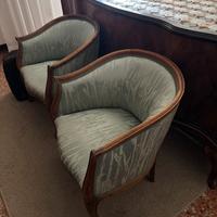 Poltroncina a pozzetto in legno foderata