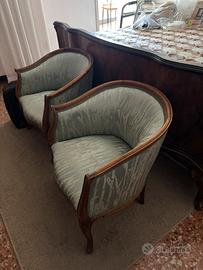 Poltroncina a pozzetto in legno foderata