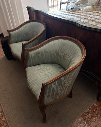 Poltroncina a pozzetto in legno foderata