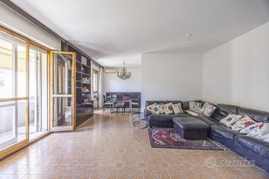 Appartamento di 128 m² con 4 locali a Bologna