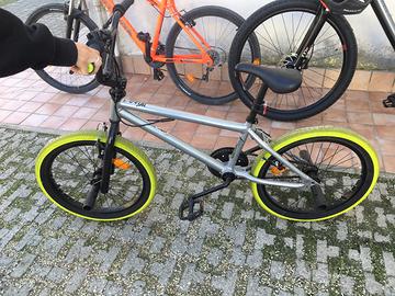 BMX bicicletta