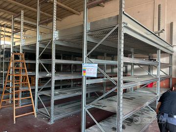 SCAFFALATURA CON SOPPALCO