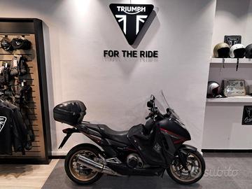 HONDA Integra 750 .