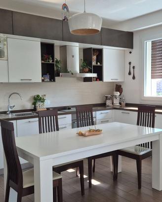 CUCINA LUBE + TAVOLO E SEDIE