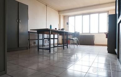 Capannone in zona industriale del paese