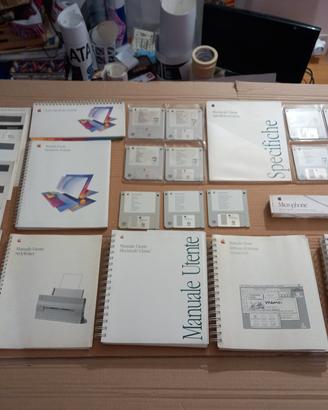 Enorme lotto di manuali e floppy per Macintosh 