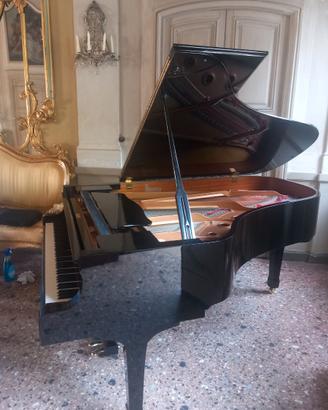 Pianoforte  c6 yamaha