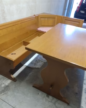 Panca e tavolo ad angolo