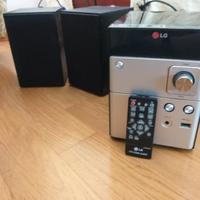 Lettore CD con casse e telecomando marca LG