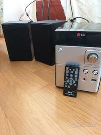 Lettore CD con casse e telecomando marca LG