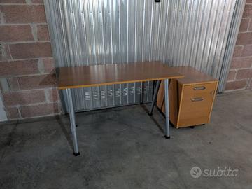 Scrivania con cassettiera