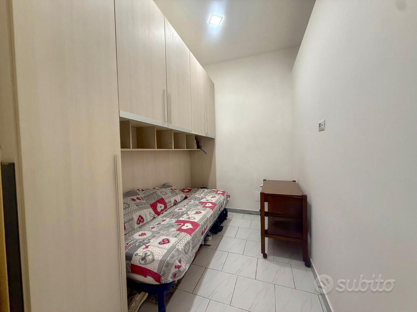 Apartment in Napoli, San Ferdinando, Municipalità 1 - Altro