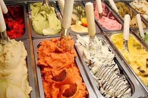 GELATERIA con distesa esterna
