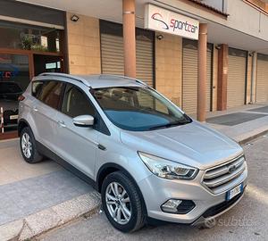 Ford Kuga 2.0 TDCI 120 CV S&S 2WD Powershift TITAN