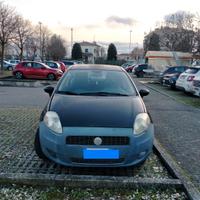 Grande punto a metano nera