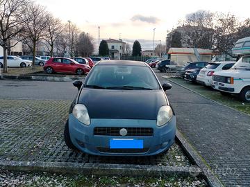 Grande punto a metano nera