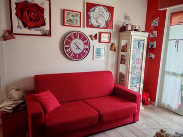 divano letto rosso