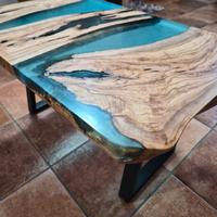 tavolo in legno massello e resina epossidica 