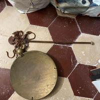 Antica bilancia a stadera con piatto in ottone