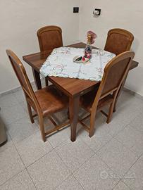 tavolo con sedie 