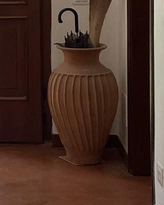 Anfora terracotta baccellato uso portaombrelli