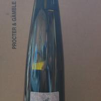 Bottiglia di distillato di ciliegia Kirsch Humbel