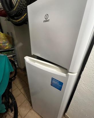 Frigorifero Indesit con congelatore