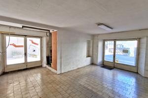 Immobile commerciale 3 vetrine Caldana