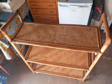 scaffale o libreria in vimini