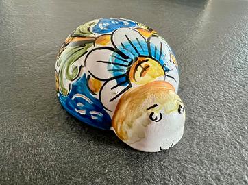 Tartaruga in ceramica artigianale di Caltagirone