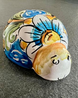 Tartaruga in ceramica artigianale di Caltagirone