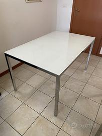 Tavolo in vetro IKEA